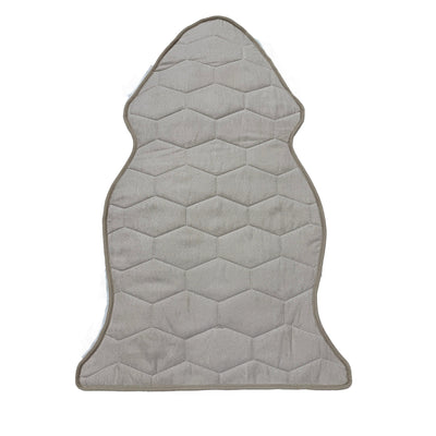 Ivory New Zealand sheepskin rug showing quilted backing